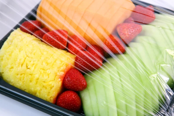 12 x 2000 cutterbox cling wrap on food 12 x 2000 cutterbox cling film on food