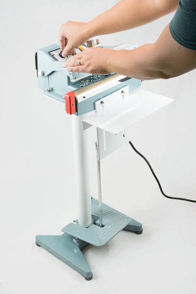 Impulse Foot Sealer Sealing Bag Impulse Foot Sealer Sealing a Bag