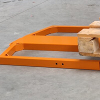 Ripack Calpack Pallet Lift partially positioned positioned under pallet