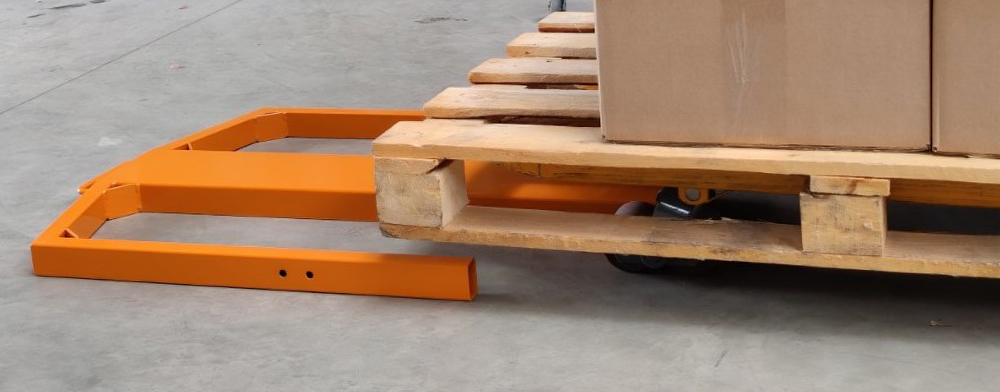 Ripack Calpack Pallet Lift partially positioned positioned under pallet